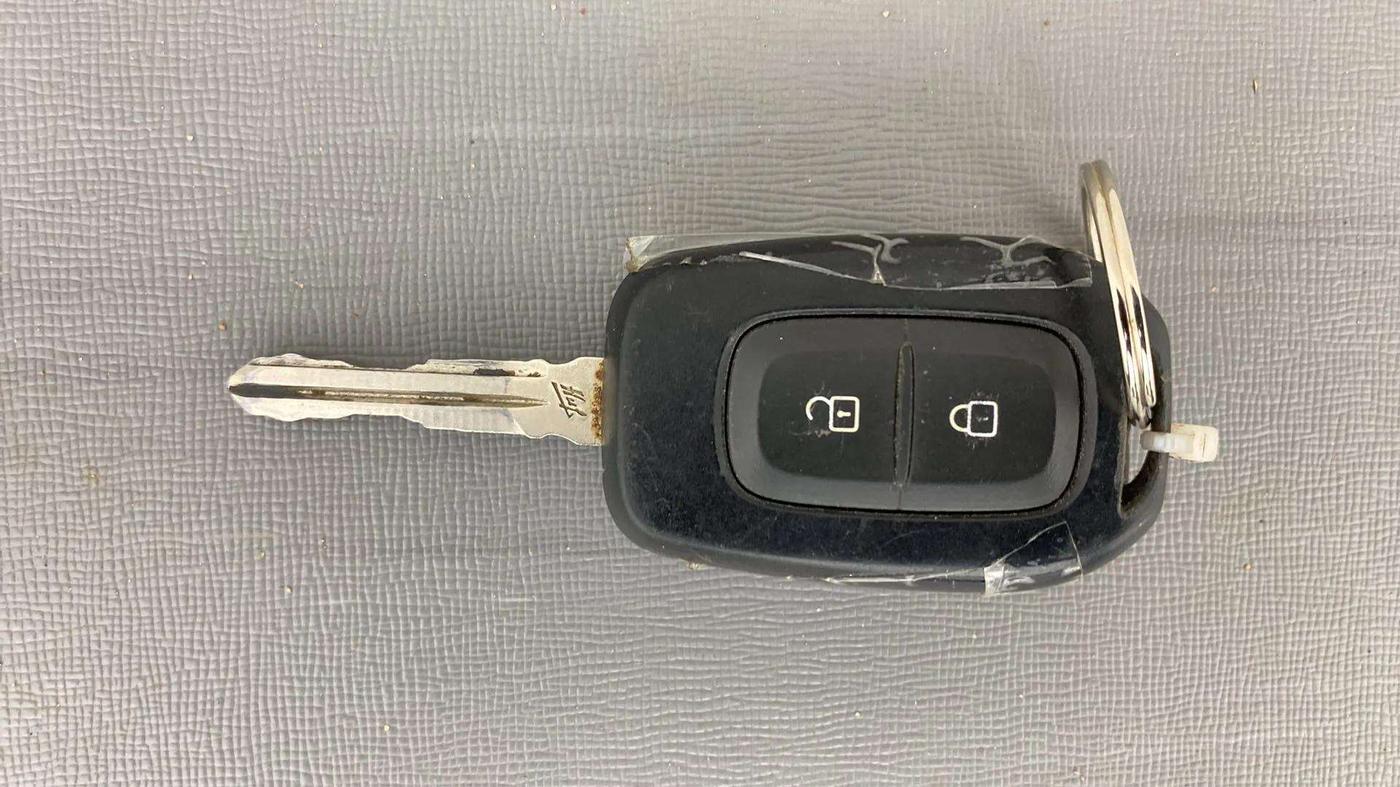 2020 Renault TRIBER RXL AMT, Petrol, Automatic, 27,433 km, Key Close Up