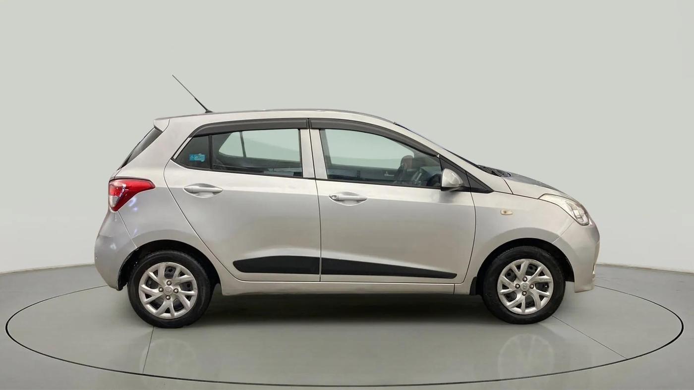 2017 Hyundai Grand i10 SPORTZ 1.2 KAPPA VTVT, Petrol, Manual, 39,425 km, Right Side View
