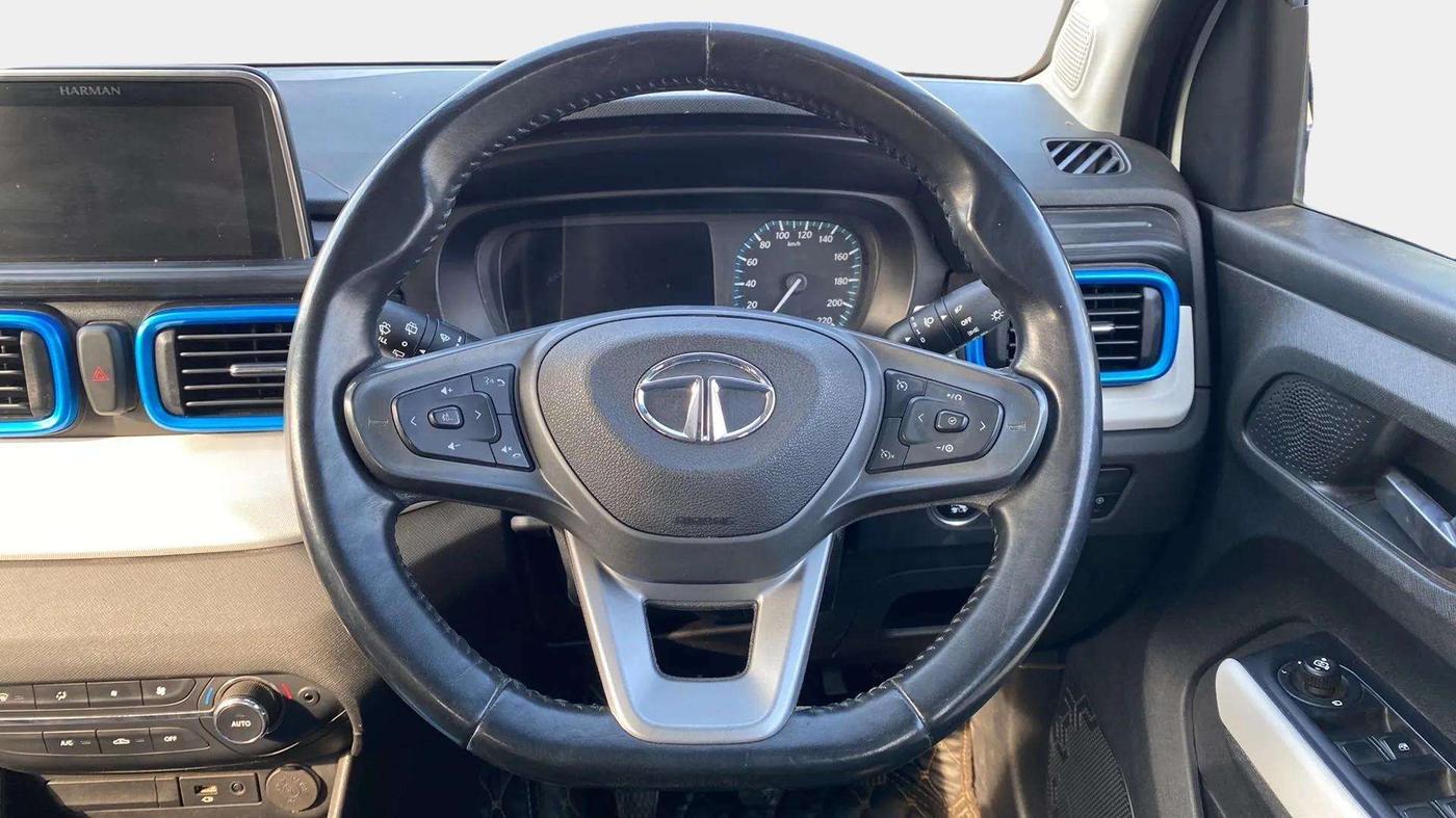 2021 Tata PUNCH CREATIVE  1.2 RTN DUAL TONE, Petrol, Manual, 29,916 km, Steering Wheel Close Up