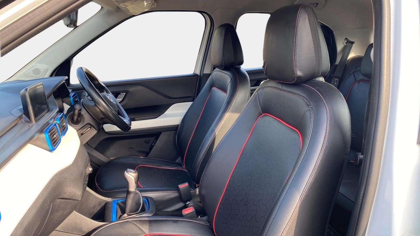 2021 Tata PUNCH CREATIVE  1.2 RTN DUAL TONE, Petrol, Manual, 29,916 km, Right Side Front Door Cabin