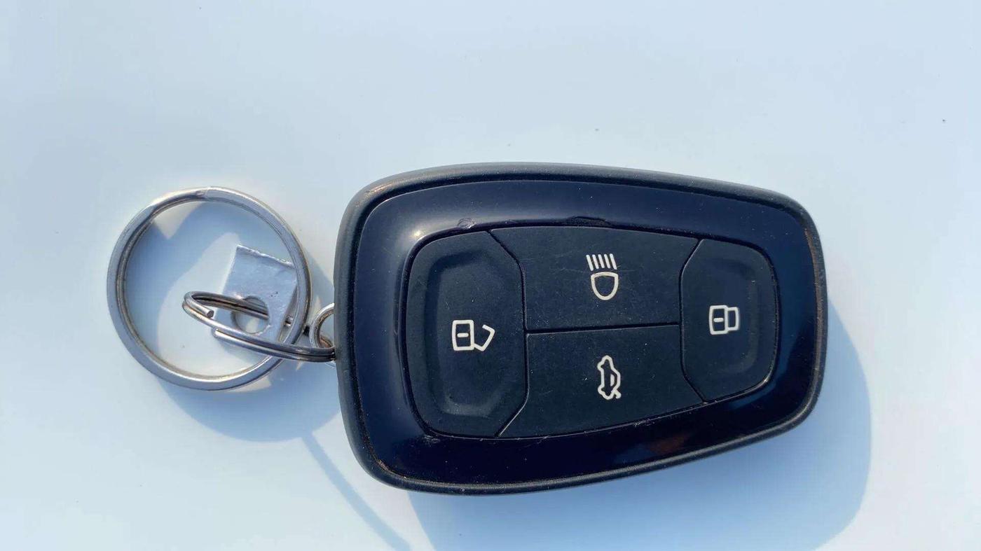 2021 Tata PUNCH CREATIVE  1.2 RTN DUAL TONE, Petrol, Manual, 29,916 km, Key Close Up