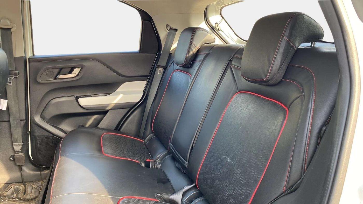 2021 Tata PUNCH CREATIVE  1.2 RTN DUAL TONE, Petrol, Manual, 29,916 km, Right Side Rear Door Cabin