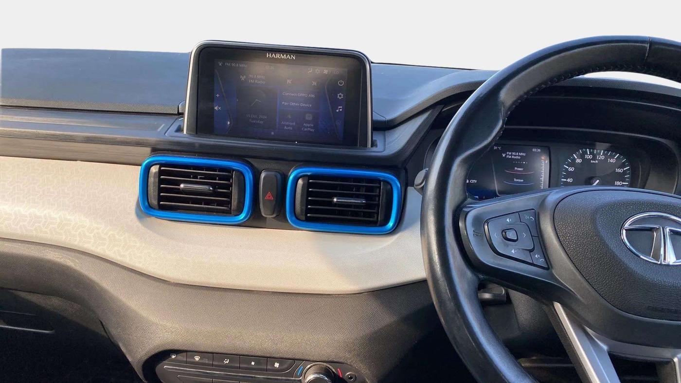 2021 Tata PUNCH CREATIVE  1.2 RTN DUAL TONE, Petrol, Manual, 29,916 km, Air Conditioner