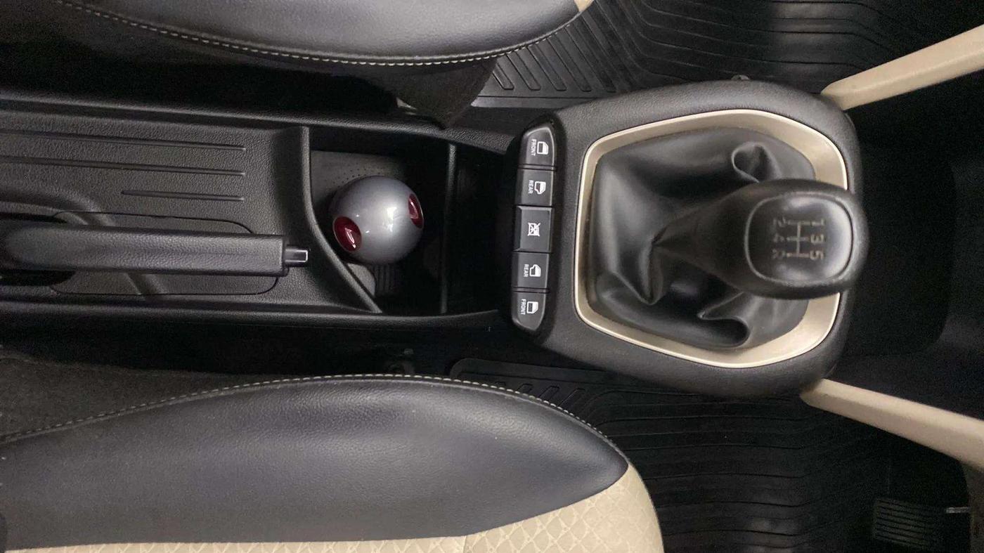 2019 Hyundai NEW SANTRO SPORTZ MT, Petrol, Manual, 25,077 km, Gear Lever