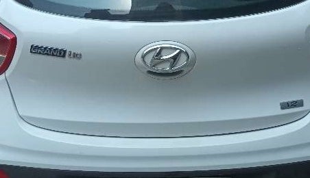 2017 Hyundai Grand i10 MAGNA 1.2 KAPPA VTVT, Petrol, Manual, 60,489 km, Dicky (Boot door) - Slightly dented