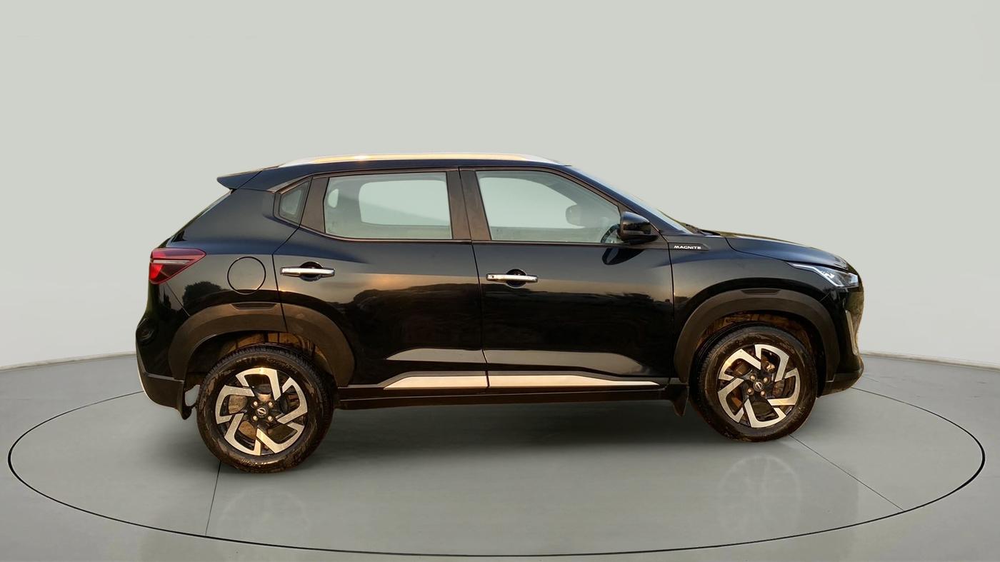 2023 Nissan MAGNITE XV MT, Petrol, Manual, 10,189 km, Right Side View