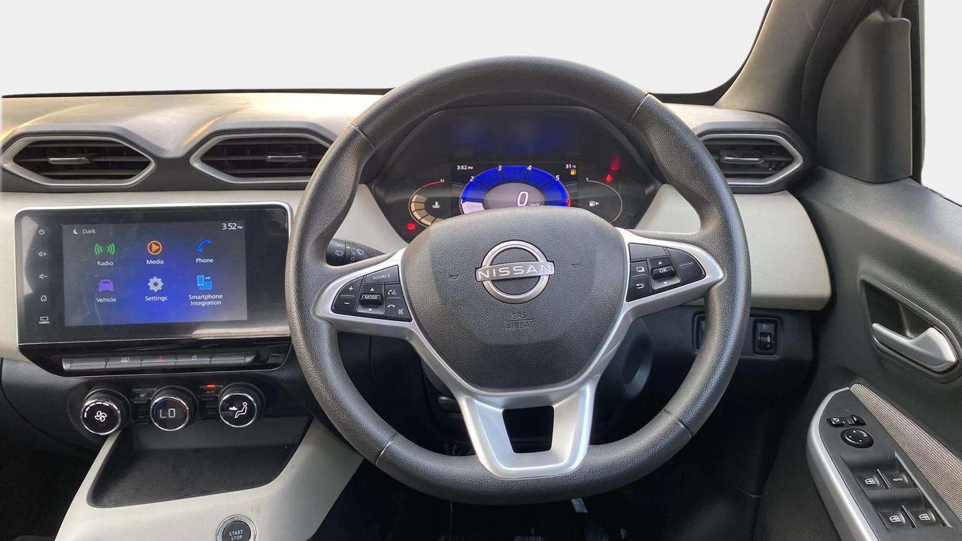 2023 Nissan MAGNITE XV MT, Petrol, Manual, 10,189 km, Steering Wheel Close Up