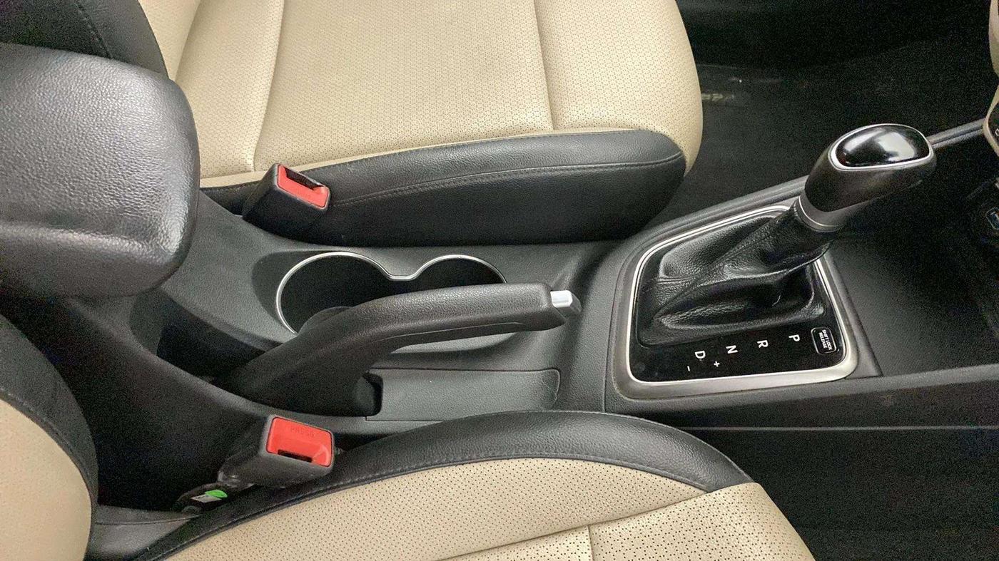 2018 Hyundai Verna 1.6 VTVT SX (O) AT, Petrol, Automatic, 49,558 km, Gear Lever