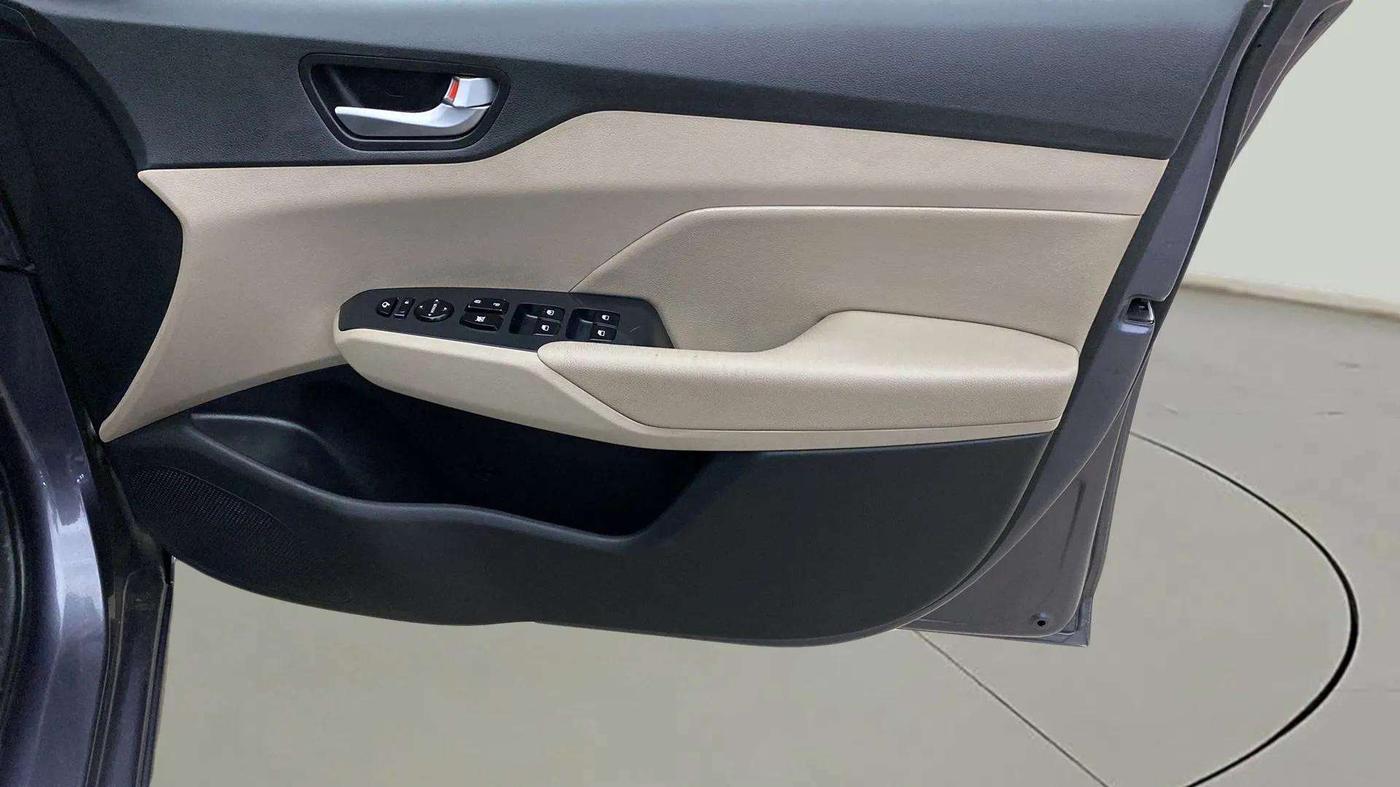 2018 Hyundai Verna 1.6 VTVT SX (O) AT, Petrol, Automatic, 49,558 km, Driver Side Door Panels Control