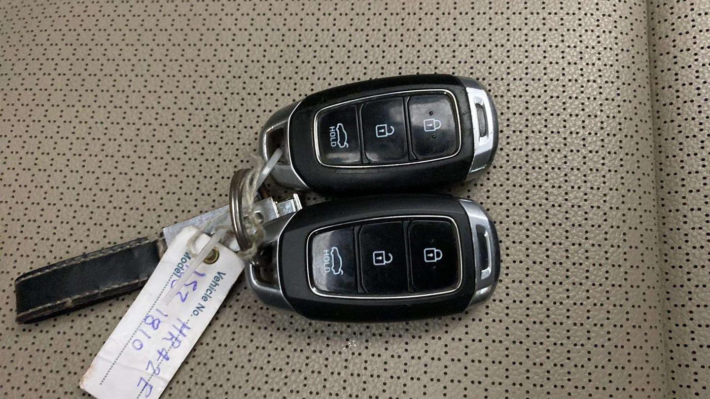 2018 Hyundai Verna 1.6 VTVT SX (O) AT, Petrol, Automatic, 49,558 km, Key Close Up