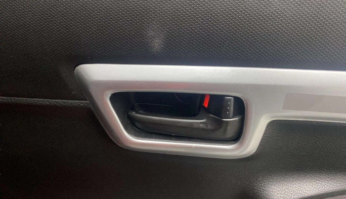 2020 Maruti S PRESSO VXI PLUS AMT, Petrol, Automatic, 17,929 km, Driver Side Door Panels Control