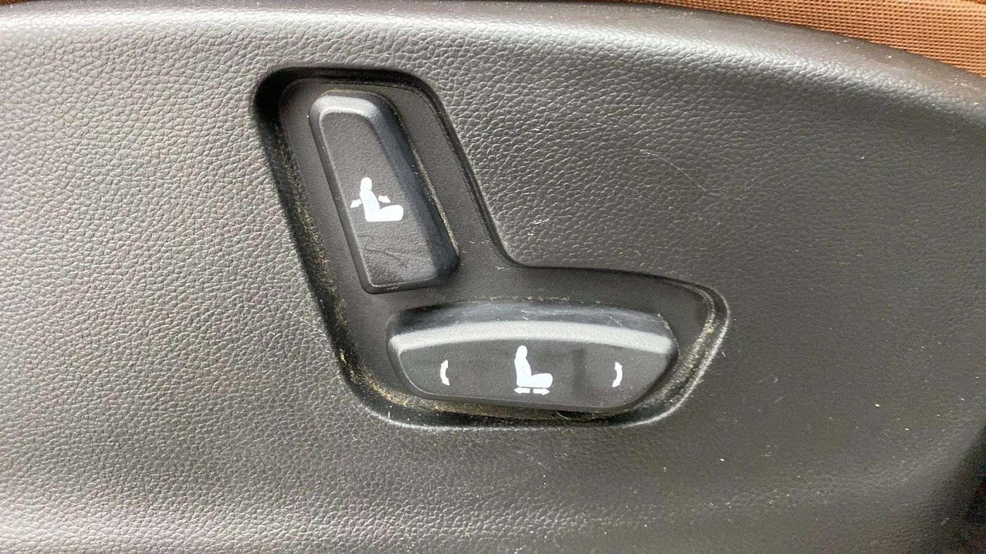2022 MG HECTOR PLUS SHARP 1.5 PETROL TURBO CVT 6-STR, Petrol, Automatic, 11,032 km, Driver Side Adjustment Panel