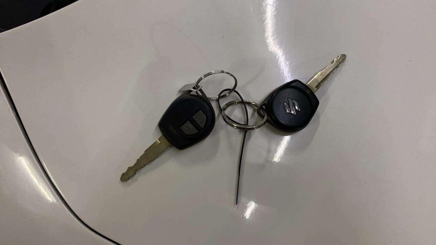 2017 Maruti Dzire VXI, Petrol, Manual, 51,731 km, Key Close Up