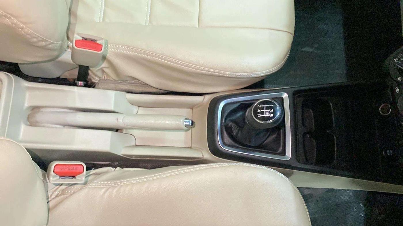 2017 Maruti Dzire VXI, Petrol, Manual, 51,731 km, Gear Lever