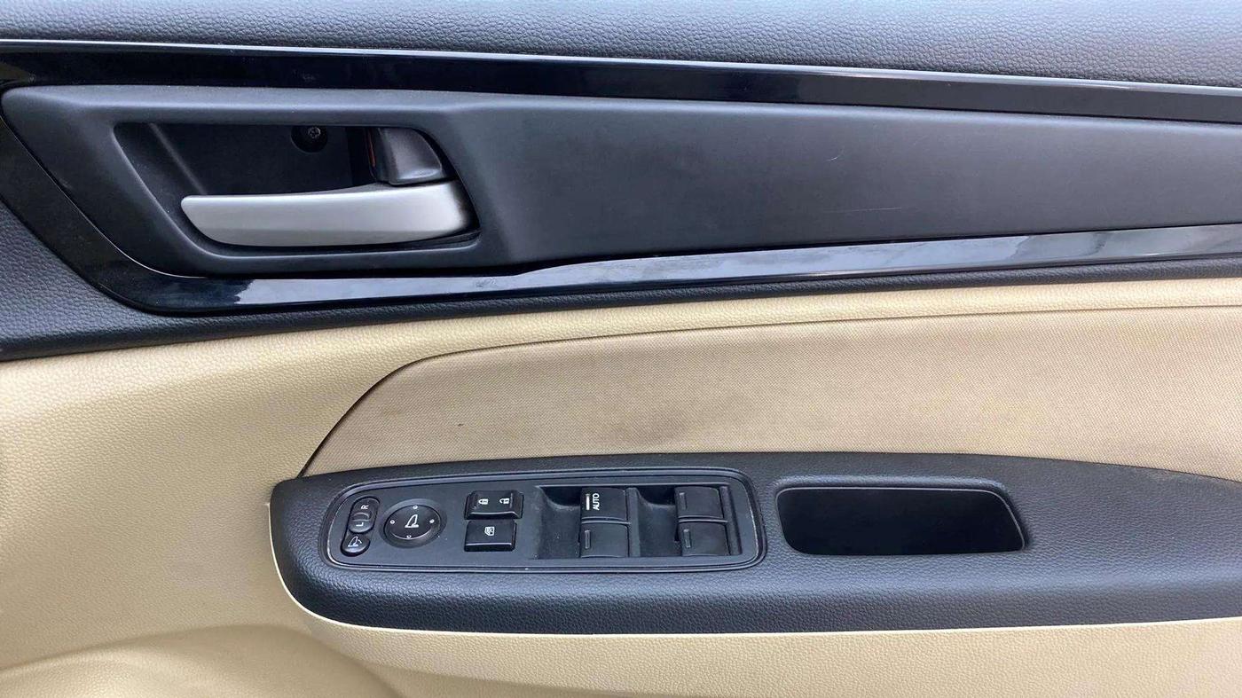 2019 Honda Amaze 1.2L I-VTEC S, Petrol, Manual, 35,204 km, Driver Side Door Panels Control
