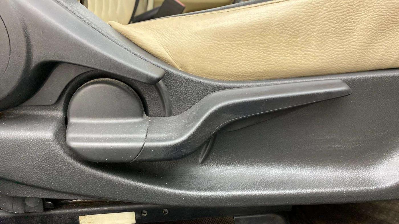 2019 Honda Amaze 1.2L I-VTEC S, Petrol, Manual, 35,204 km, Driver Side Adjustment Panel