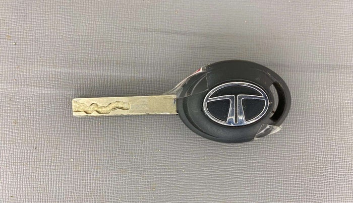 2021 Tata ALTROZ XE PETROL, Petrol, Manual, 46,658 km, Key Close Up