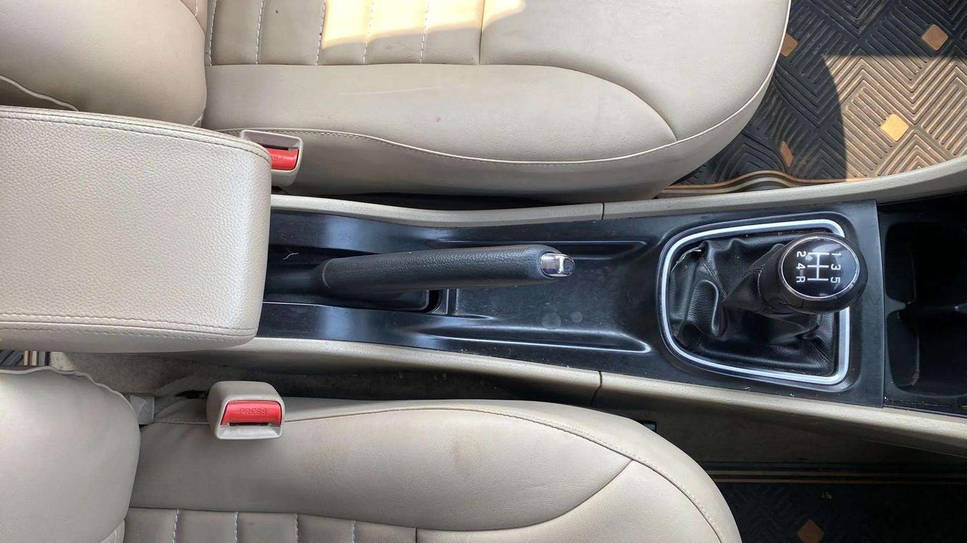 2018 Maruti Ciaz ALPHA 1.4 PETROL, Petrol, Manual, 65,612 km, Gear Lever