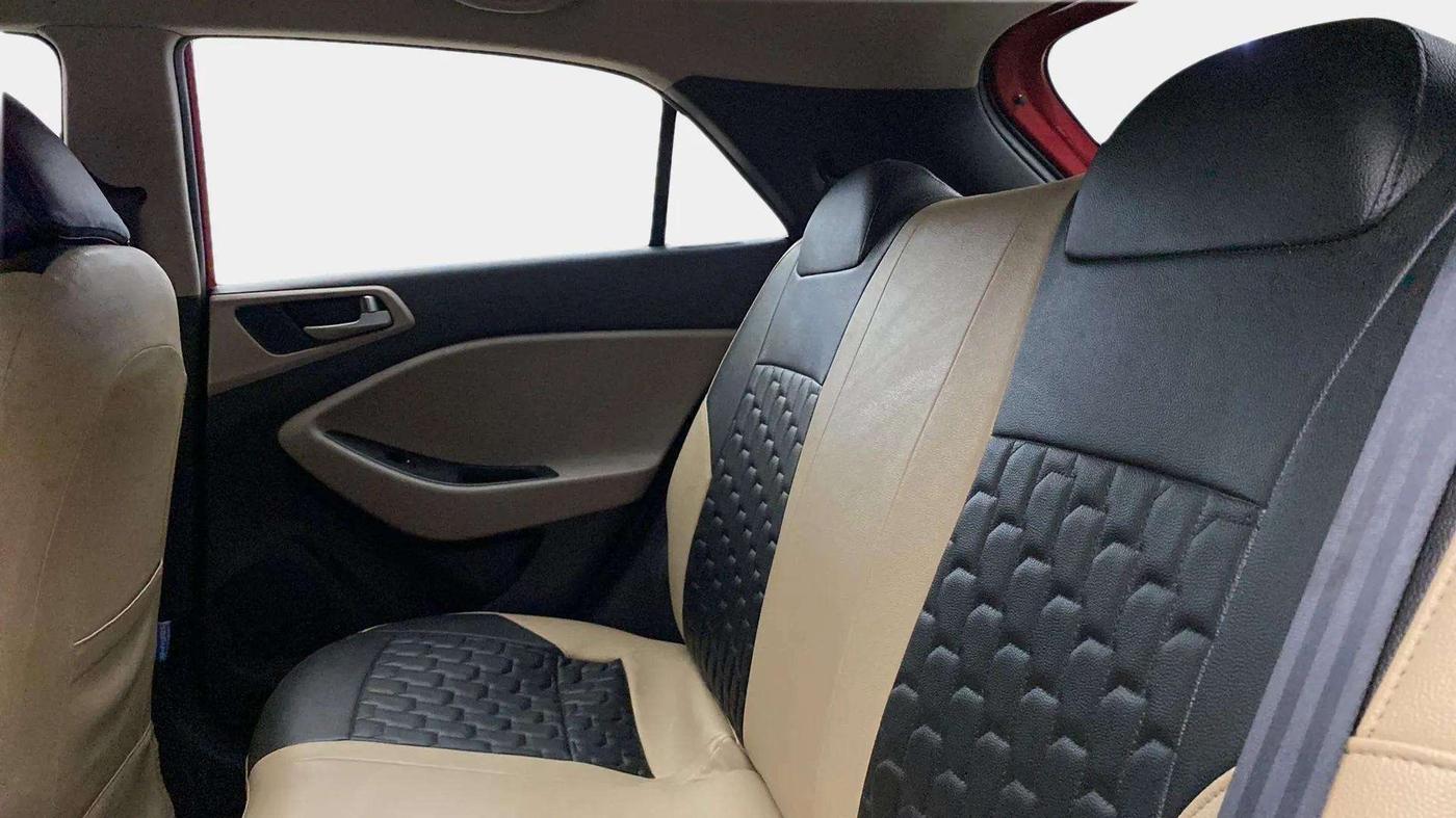 2016 Hyundai Elite i20 SPORTZ 1.2, CNG, Manual, 1,00,081 km, Right Side Rear Door Cabin