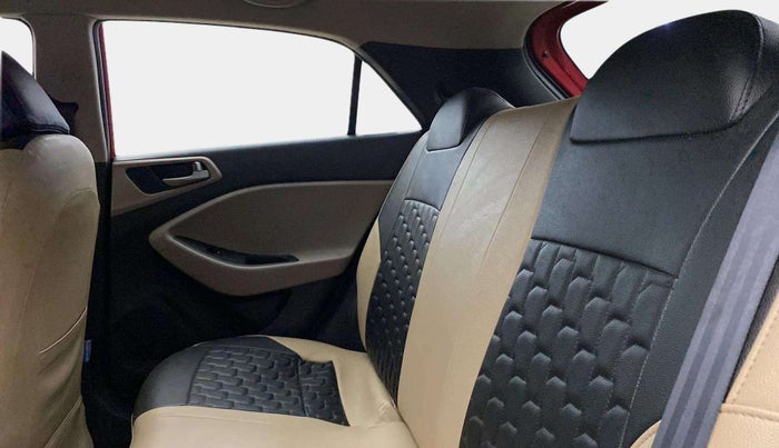 2016 Hyundai Elite i20 SPORTZ 1.2, CNG, Manual, 1,00,081 km, Right Side Rear Door Cabin