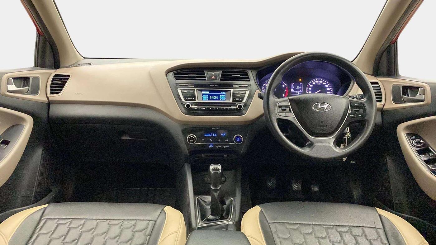 2016 Hyundai Elite i20 SPORTZ 1.2, CNG, Manual, 1,00,081 km, Dashboard