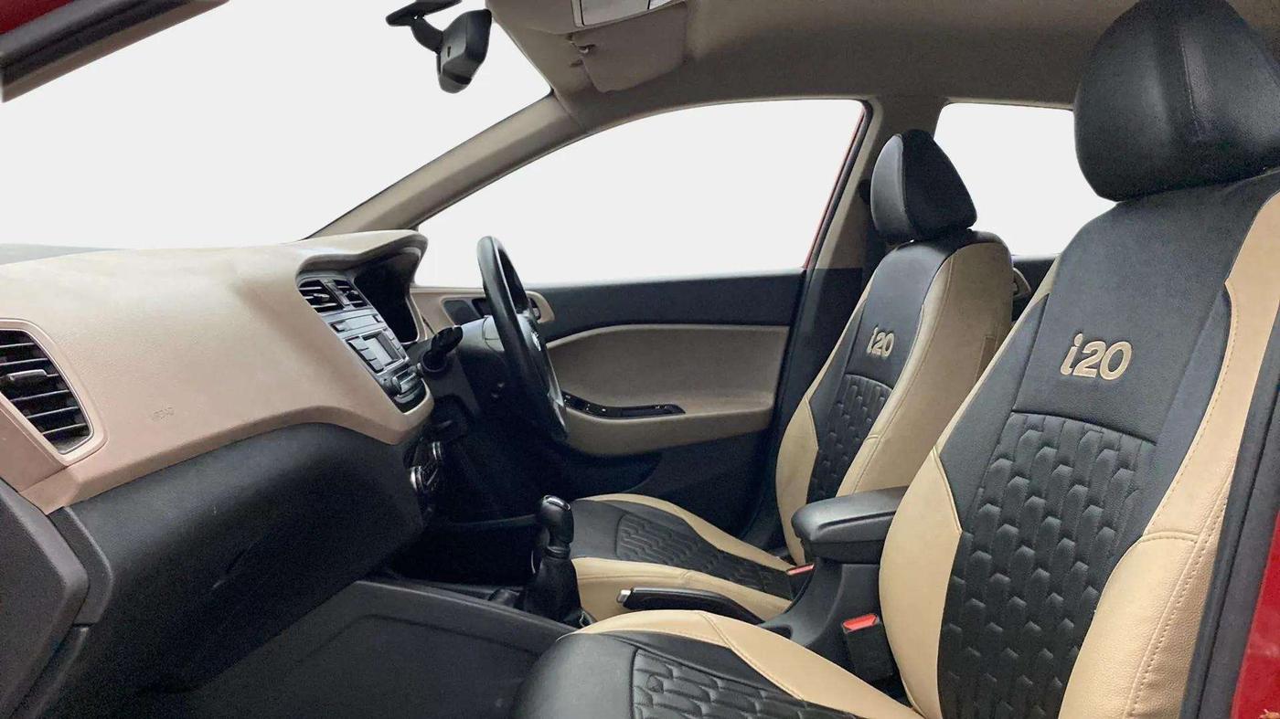 2016 Hyundai Elite i20 SPORTZ 1.2, CNG, Manual, 1,00,081 km, Right Side Front Door Cabin