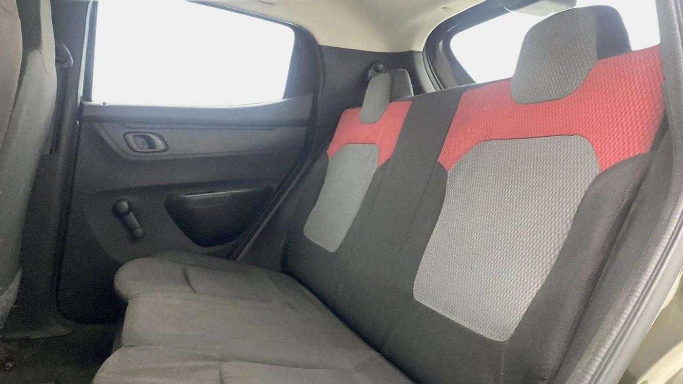 2018 Renault Kwid RXT 1.0, Petrol, Manual, 37,539 km, Right Side Rear Door Cabin