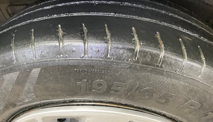 2021 Hyundai VENUE S+ 1.2, Petrol, Manual, 89,329 km, Right Rear Tyre Tread