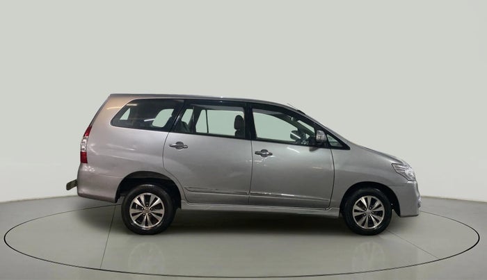 2015 Toyota Innova 2.5 VX 8 STR, Diesel, Manual, 1,10,210 km, Right Side View