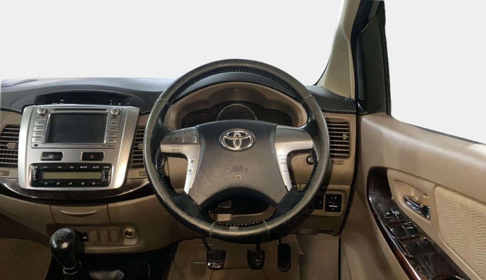 2015 Toyota Innova 2.5 VX 8 STR, Diesel, Manual, 1,10,210 km, Steering Wheel Close Up