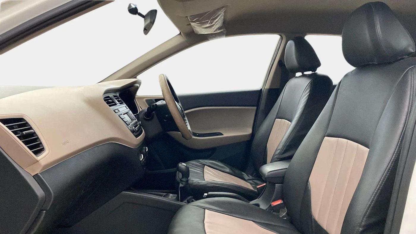 2017 Hyundai Elite i20 MAGNA EXECUTIVE 1.2, Petrol, Manual, 91,969 km, Right Side Front Door Cabin