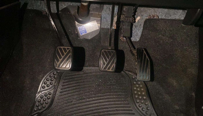 2019 Maruti Swift VXI, Petrol, Manual, 88,904 km, Pedals