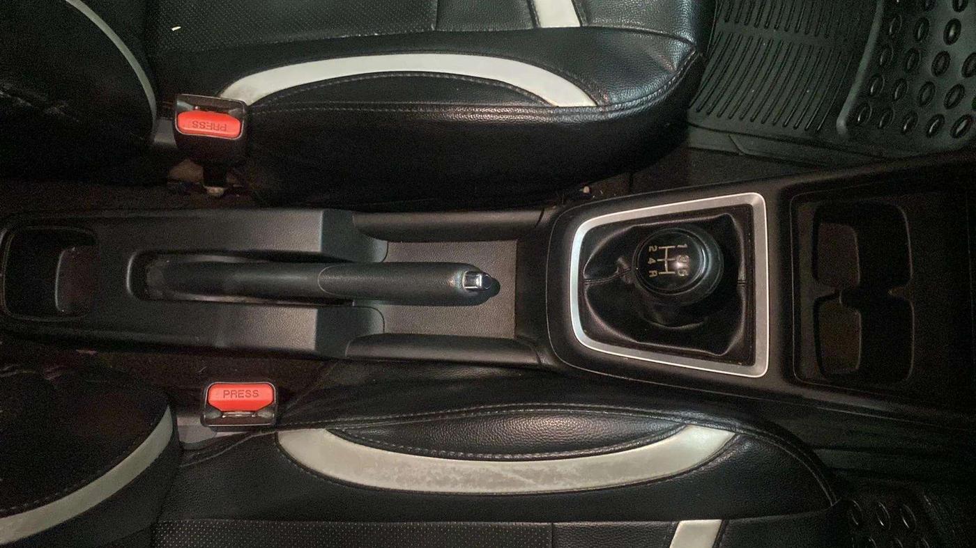 2019 Maruti Swift VXI, Petrol, Manual, 88,904 km, Gear Lever