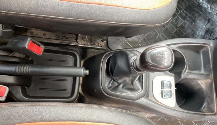 2017 Datsun Redi Go T (O), Petrol, Manual, 49,171 km, Gear Lever