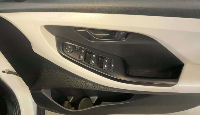 2022 Hyundai Creta EX 1.5 PETROL, Petrol, Manual, 14,522 km, Driver Side Door Panels Control