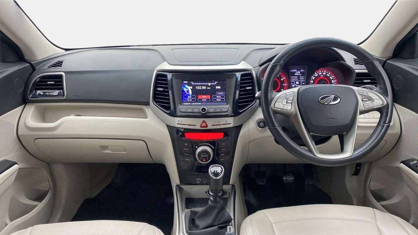 2019 Mahindra XUV300 W8 1.2 PETROL, Petrol, Manual, 15,417 km, Dashboard