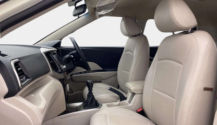2019 Mahindra XUV300 W8 1.2 PETROL, Petrol, Manual, 15,417 km, Right Side Front Door Cabin