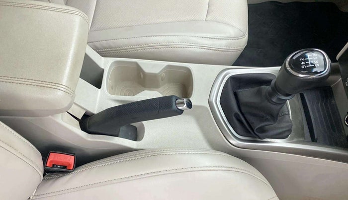 2019 Mahindra XUV300 W8 1.2 PETROL, Petrol, Manual, 15,417 km, Gear Lever