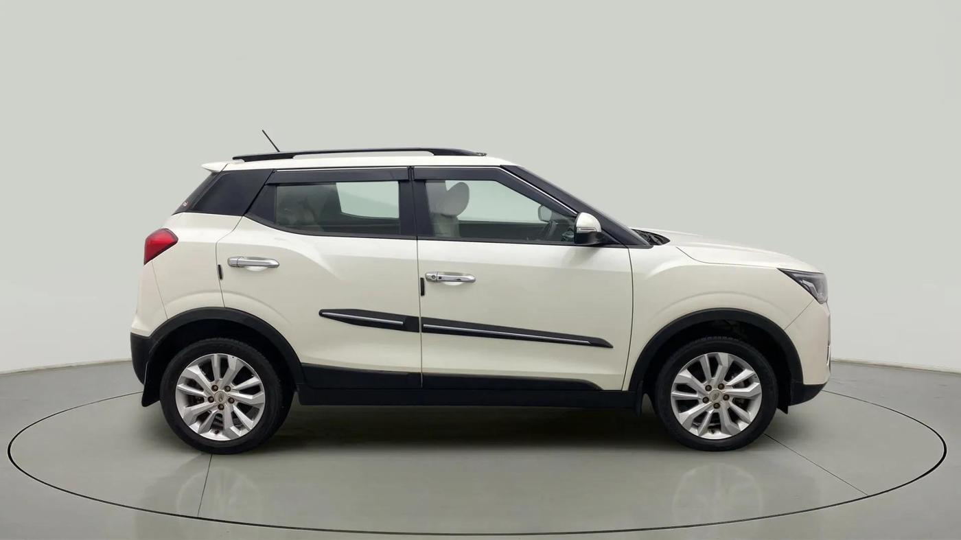 2019 Mahindra XUV300 W8 1.2 PETROL, Petrol, Manual, 15,417 km, Right Side View
