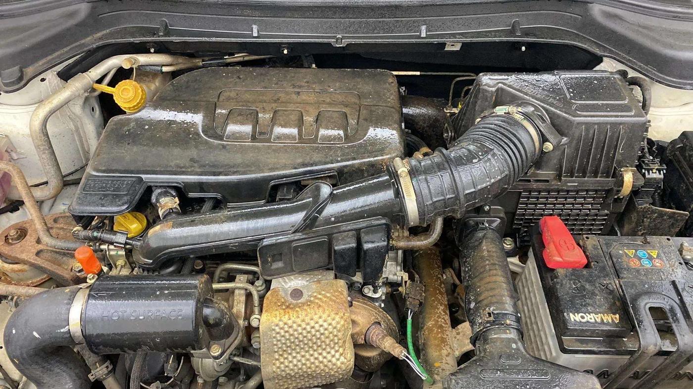 2019 Mahindra XUV300 W8 1.2 PETROL, Petrol, Manual, 15,417 km, Open Bonet