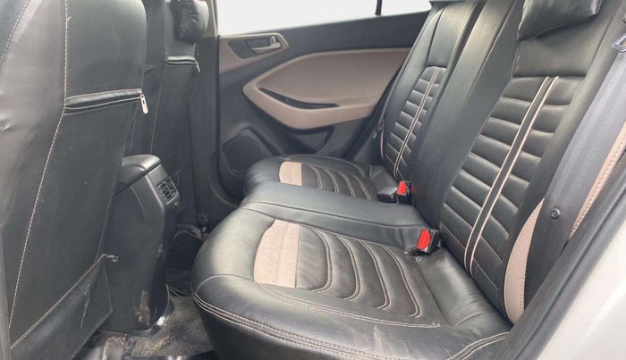 2017 Hyundai Elite i20 ASTA 1.2 (O), Petrol, Manual, 98,873 km, Right Side Rear Door Cabin