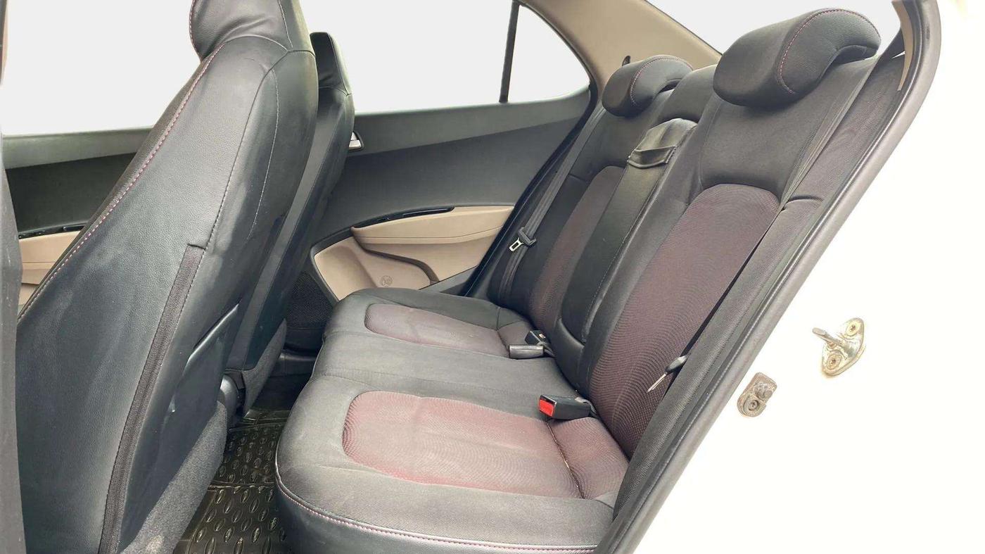 2016 Hyundai Xcent S 1.2 SPECIAL EDITION, Petrol, Manual, 52,676 km, Right Side Rear Door Cabin