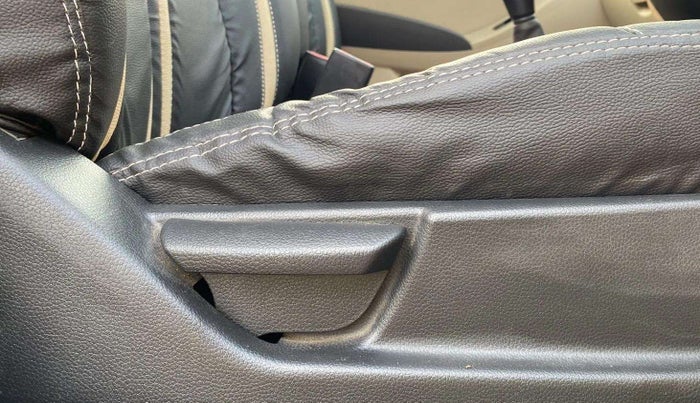 2014 Hyundai Eon ERA +, Petrol, Manual, 40,413 km, Driver Side Adjustment Panel