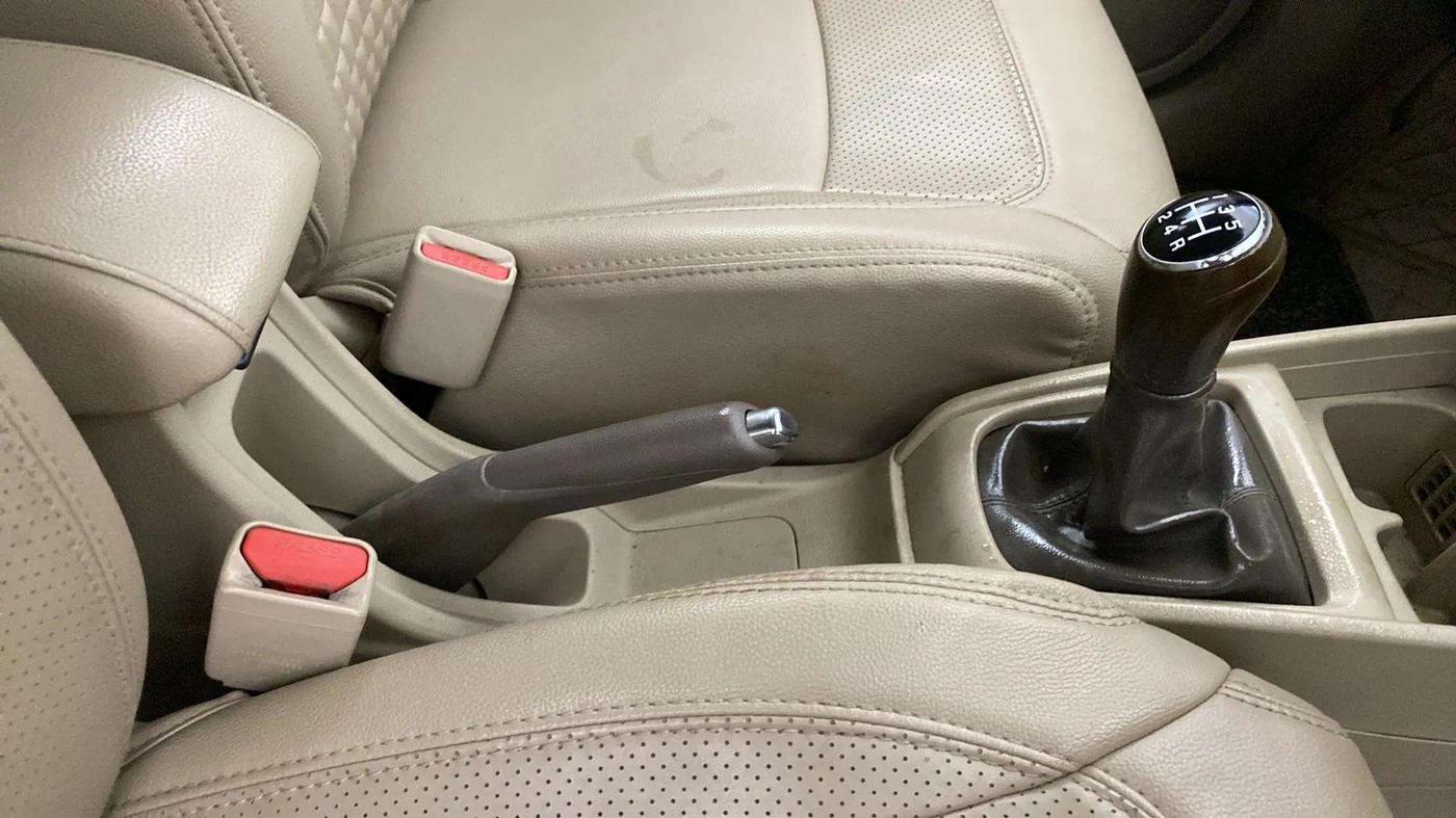 2019 Maruti Ertiga ZXI+ SHVS, Petrol, Manual, 62,630 km, Gear Lever