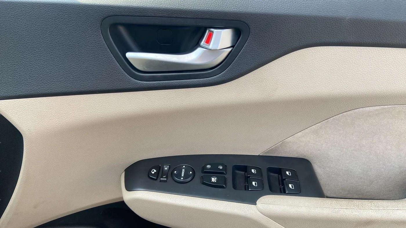 2019 Hyundai Verna 1.6 VTVT SX, Petrol, Manual, 65,141 km, Driver Side Door Panels Control
