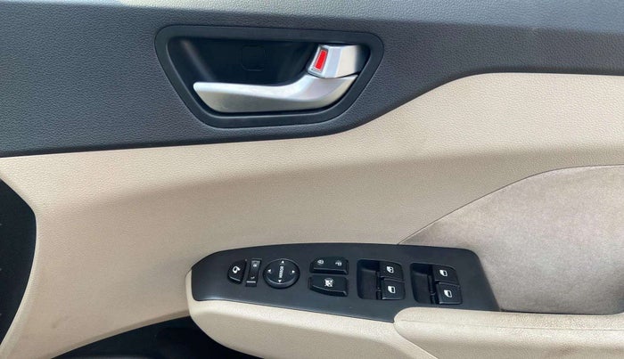 2019 Hyundai Verna 1.6 VTVT SX, Petrol, Manual, 65,141 km, Driver Side Door Panels Control