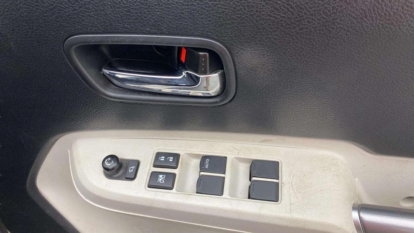 2021 Maruti IGNIS ZETA 1.2 AMT, Petrol, Automatic, 22,012 km, Driver Side Door Panels Control