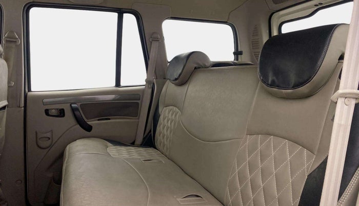 2015 Mahindra Scorpio S4 PLUS, Diesel, Manual, 48,693 km, Right Side Rear Door Cabin