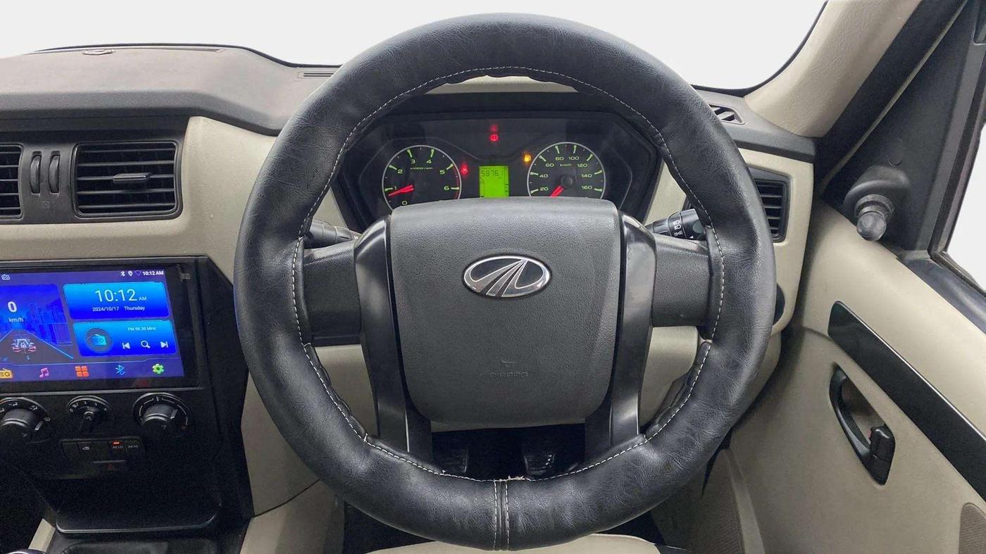 2015 Mahindra Scorpio S4 PLUS, Diesel, Manual, 48,693 km, Steering Wheel Close Up