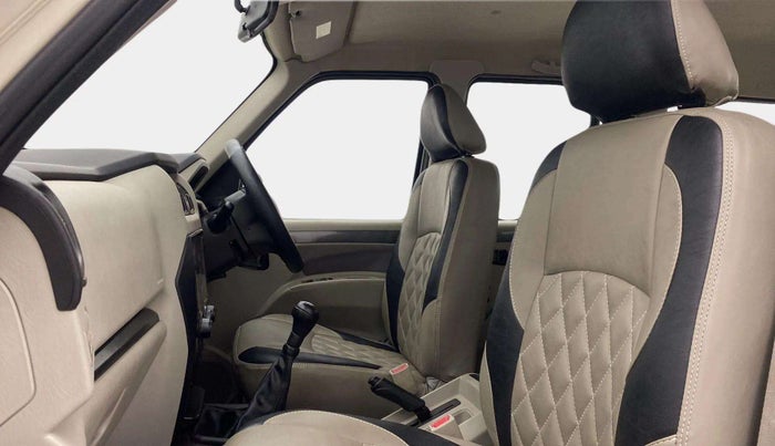 2015 Mahindra Scorpio S4 PLUS, Diesel, Manual, 48,693 km, Right Side Front Door Cabin